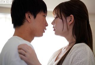 Vợ Đẹp Cô Đơn: Lén Lút Với Hàng Xóm Vì Chồng Thờ Ơ